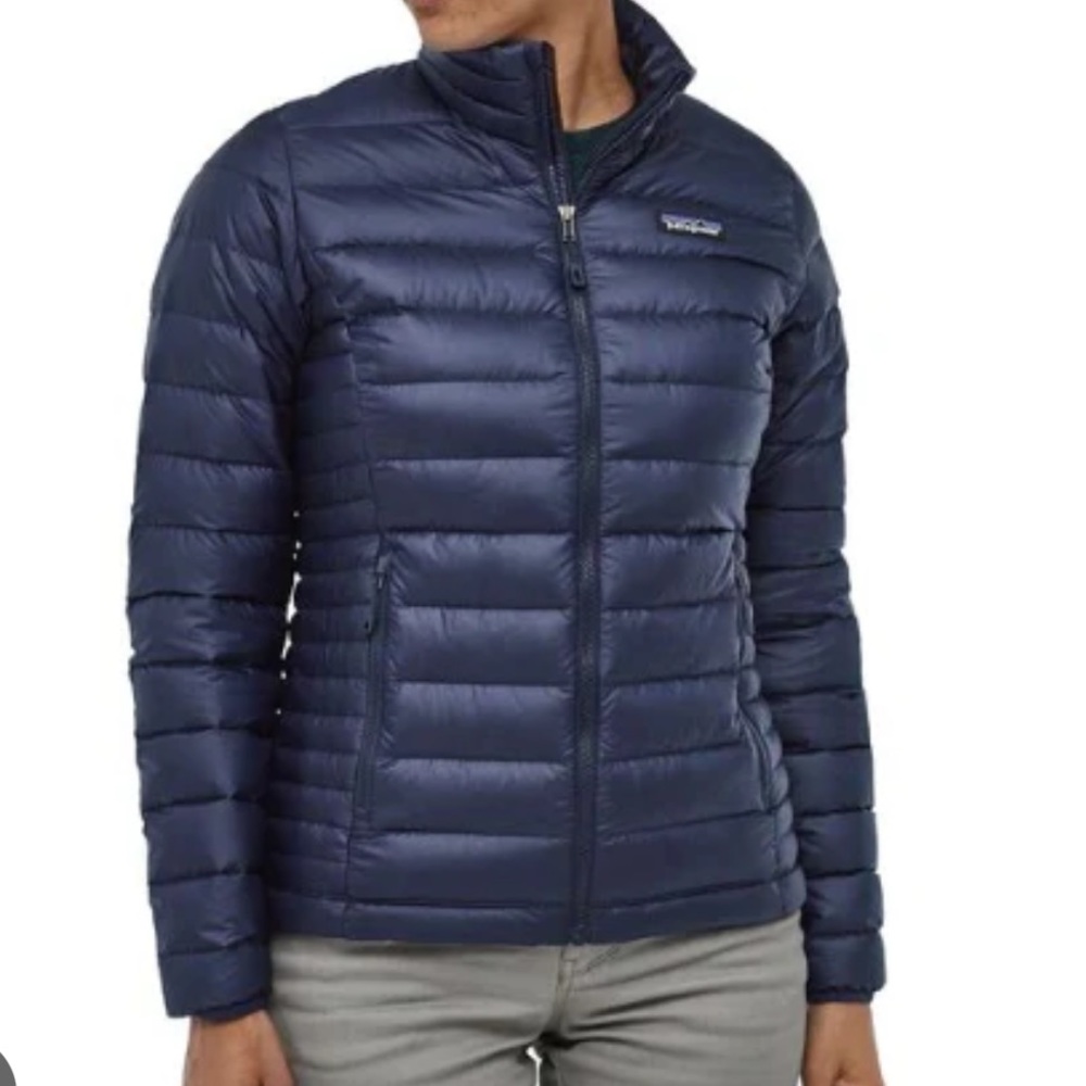 Patagonia is women’s down sweater in classic navy size small